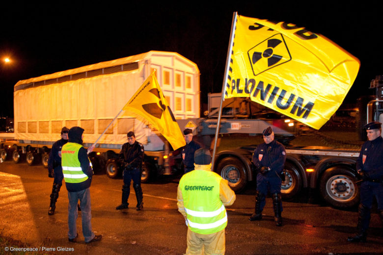 Action contre un convoi transportant du MOX de l'usine de la Hague au port de Cherbourg